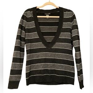 New York & Co Low Vneck Sweater Size Small